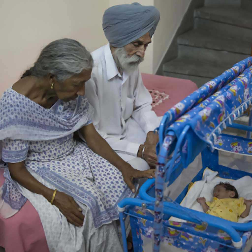 The Oldest Mother Around The World At The First Time Become Mother At 72 Years Old After Three M.iscarriages